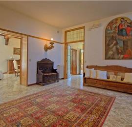6 bedroom villa with large pool and tennis court near Arezzo, Southern Tuscany, sleeps 12